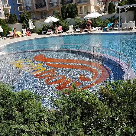 아파트 In Rainbow Complex